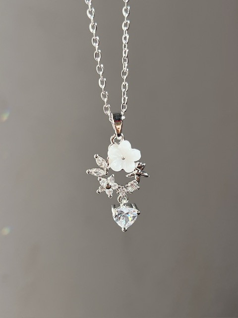 گردنبند طرح شکوفه ظریف عِرگین اکسسوری اکسسوری دخترانه بهاری عِرگین اکسسوری (کد ۶۱)