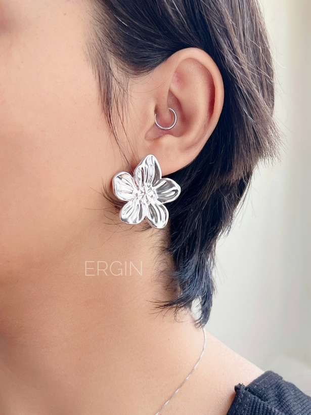 گوشواره طرح پر سبک و ظریف