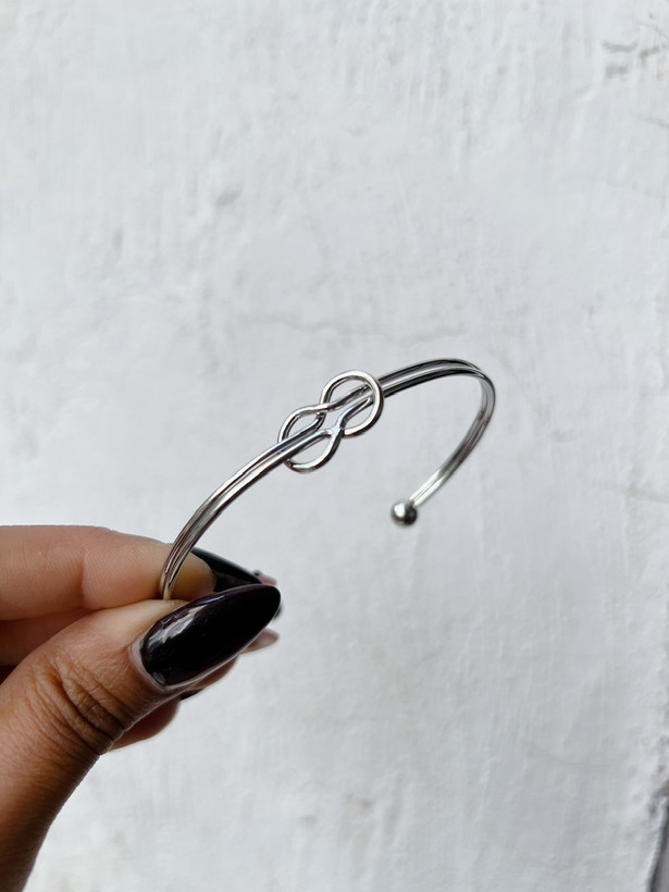 بنگل ساده و مینیمال برای خانمها